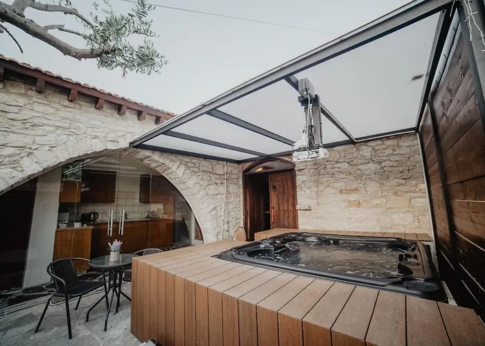 The Stonehouse Suites With Private Bath Spas
