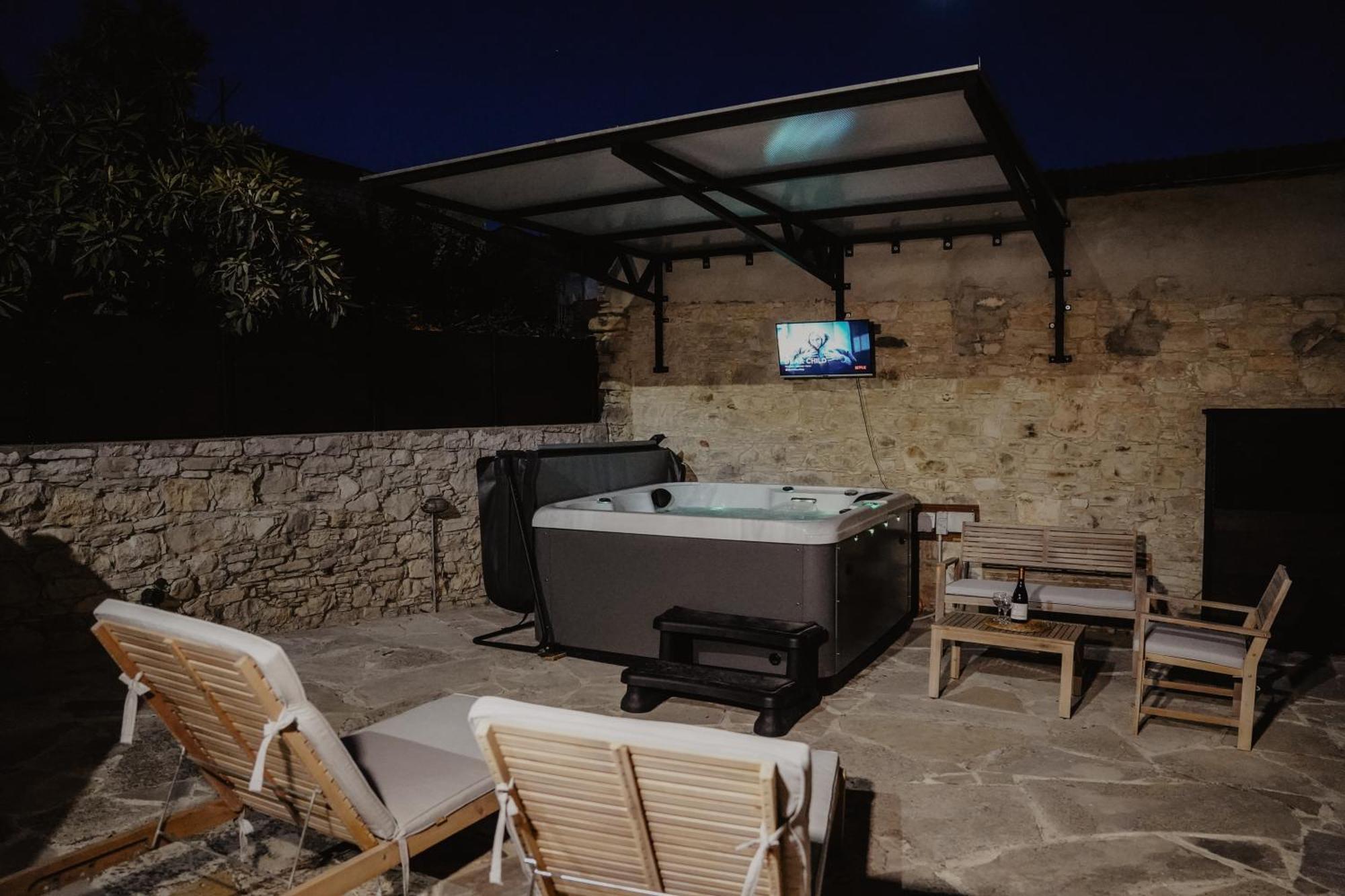 Villa The Stonehouse With Private Bath Spas