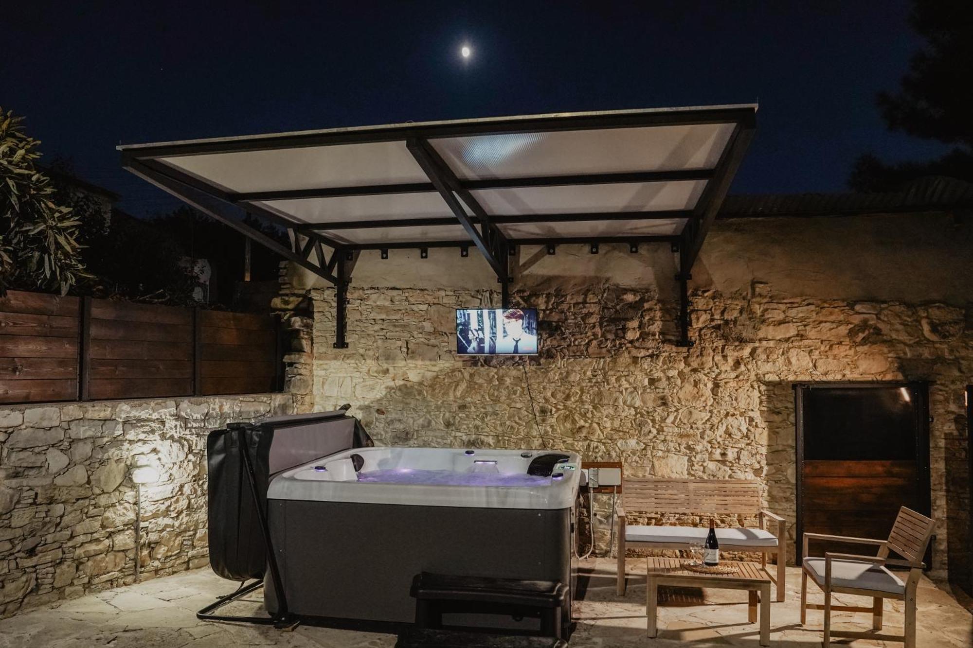 The Stonehouse With Private Bath Spas Villa *