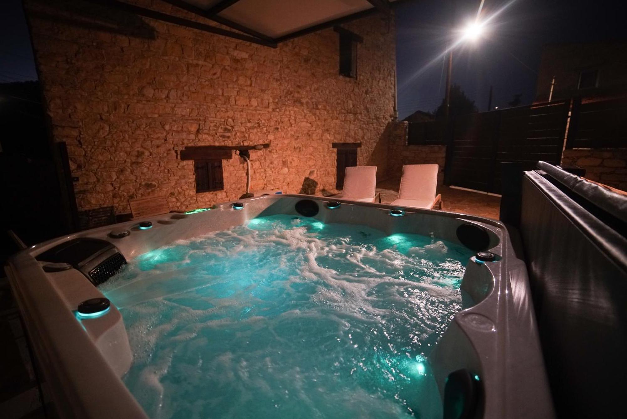 The Stonehouse With Private Bath Spas