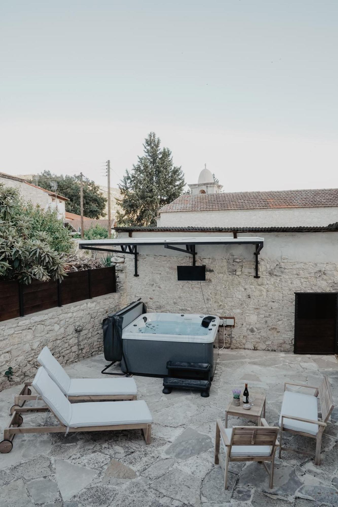 The Stonehouse With Private Bath Spas * Limasol