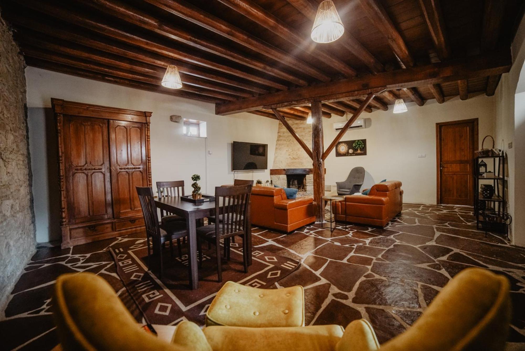 The Stonehouse With Private Bath Spas Villa